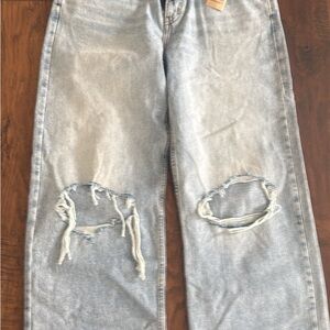 Light Wash Distressed woman’s Levi’s Jeans